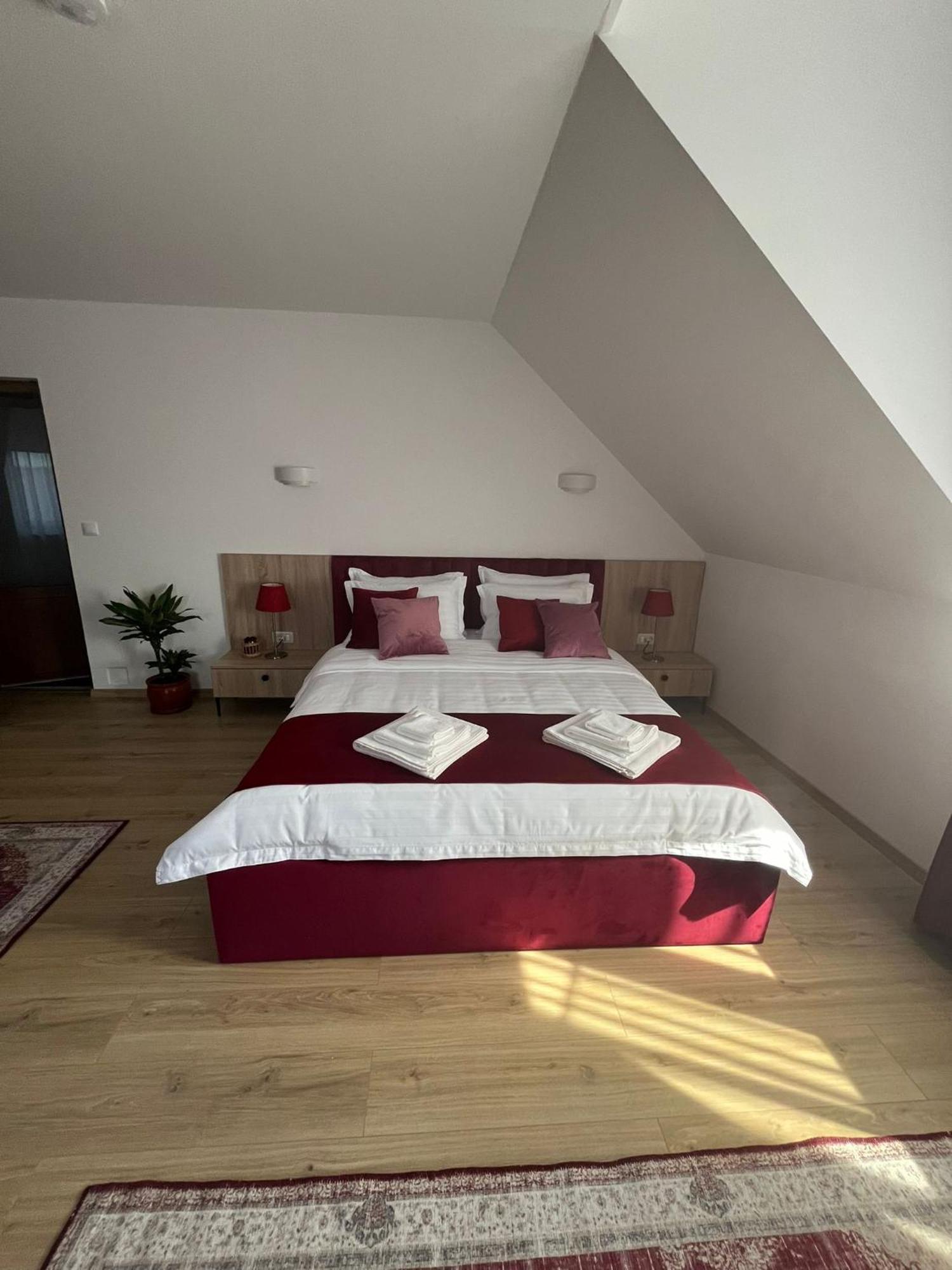 Kilometru108 Hotel Leordina Ngoại thất bức ảnh
