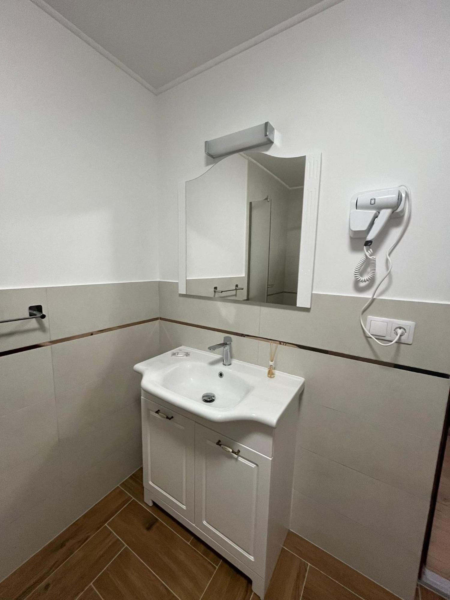 Kilometru108 Hotel Leordina Ngoại thất bức ảnh
