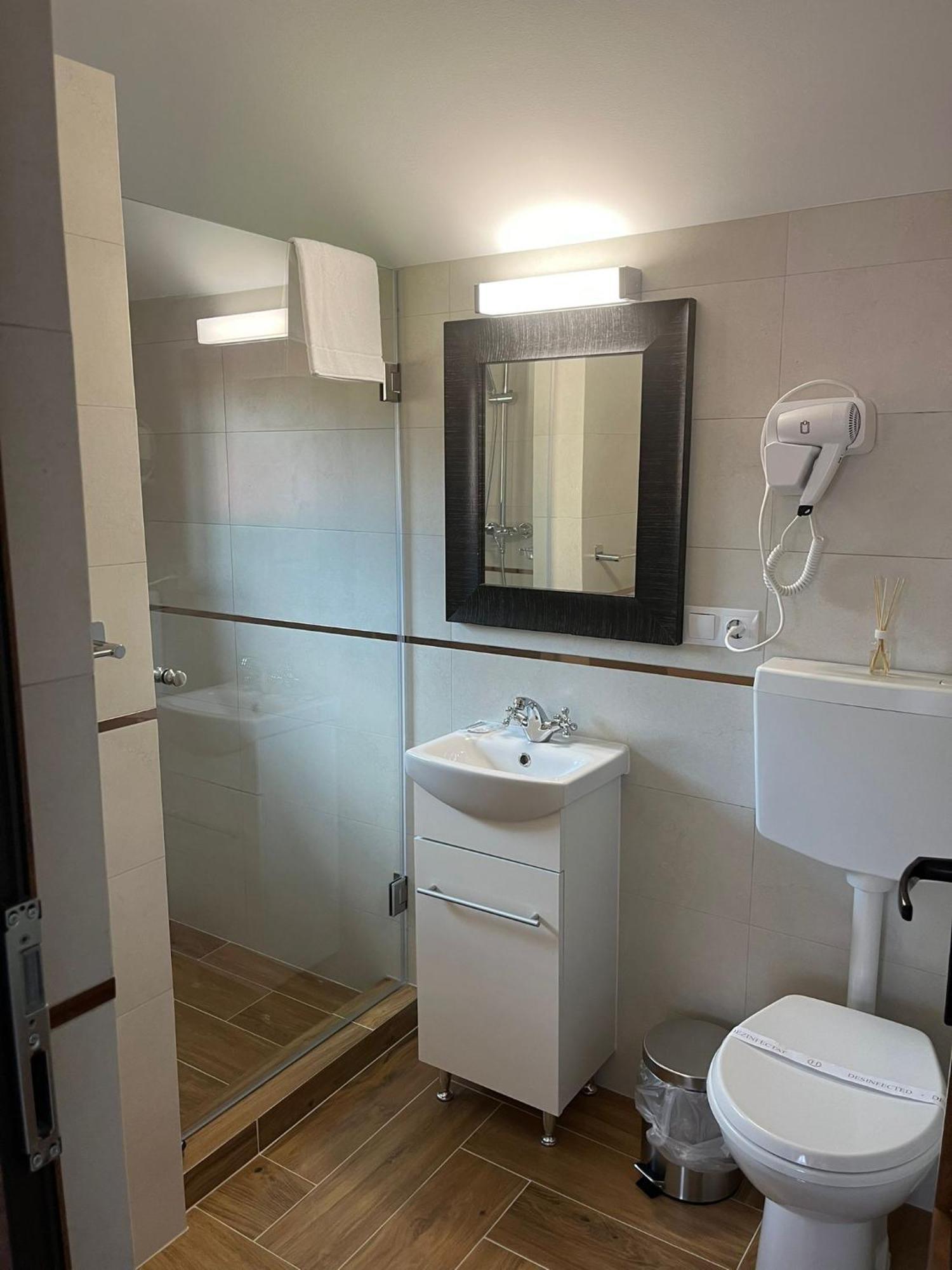 Kilometru108 Hotel Leordina Ngoại thất bức ảnh