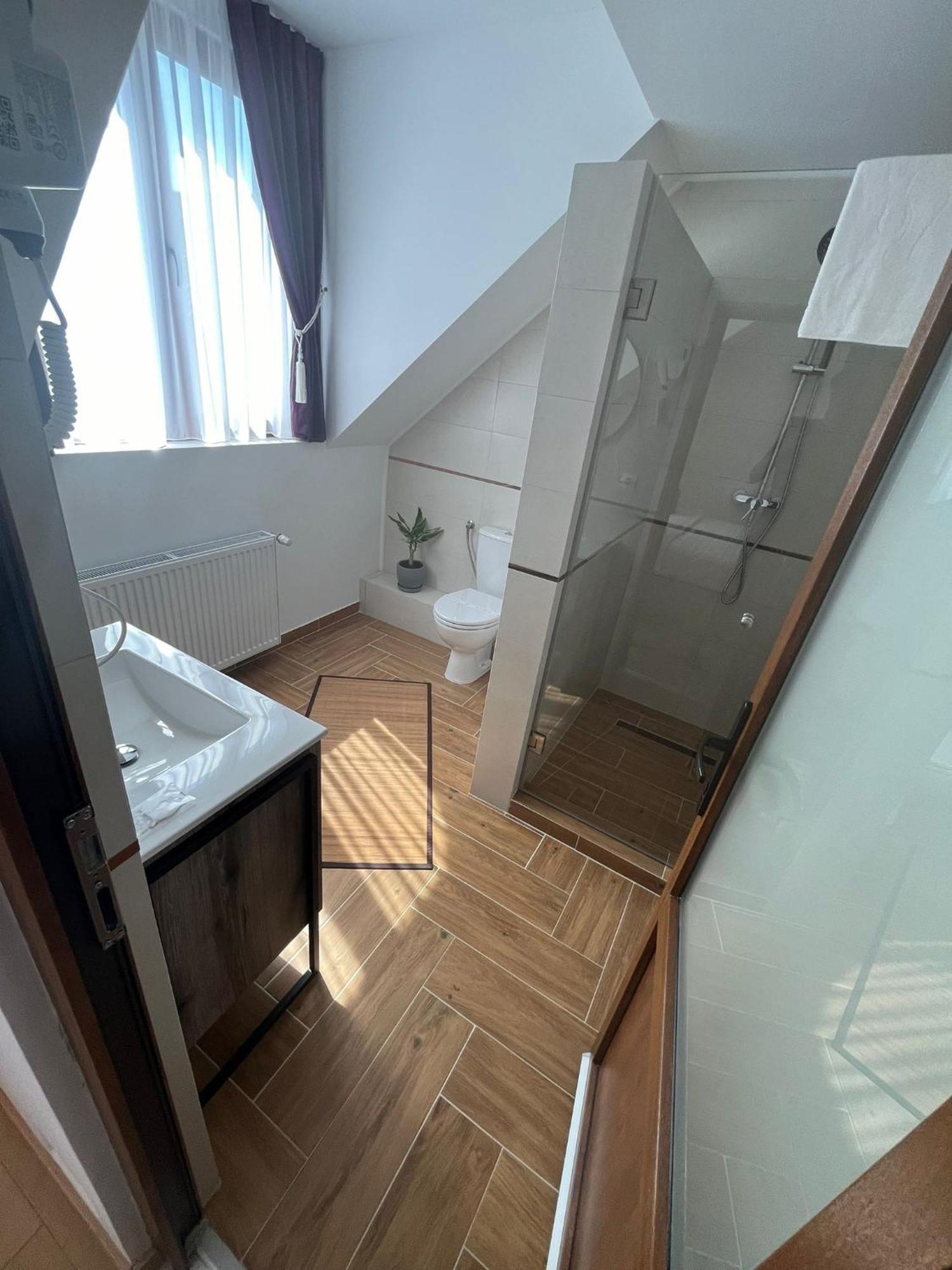 Kilometru108 Hotel Leordina Ngoại thất bức ảnh